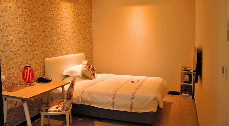 J Hotel
