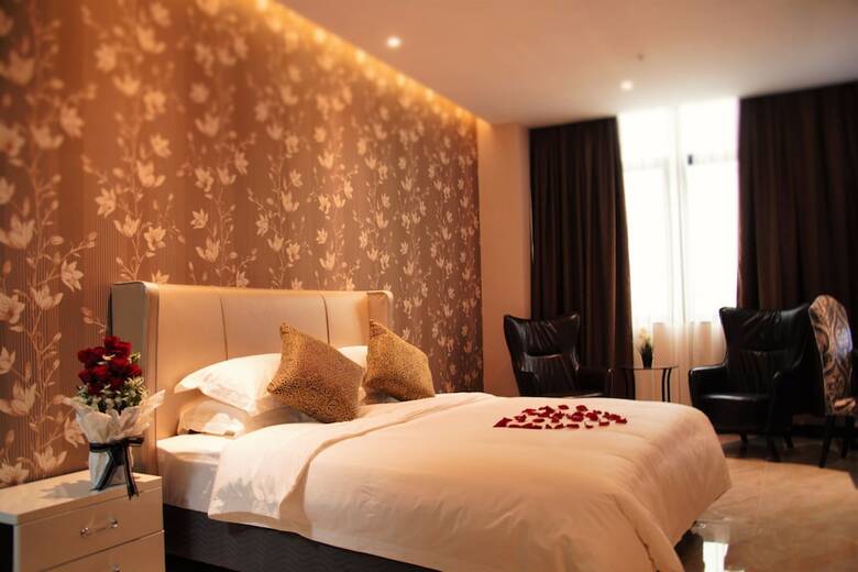 J Hotel
