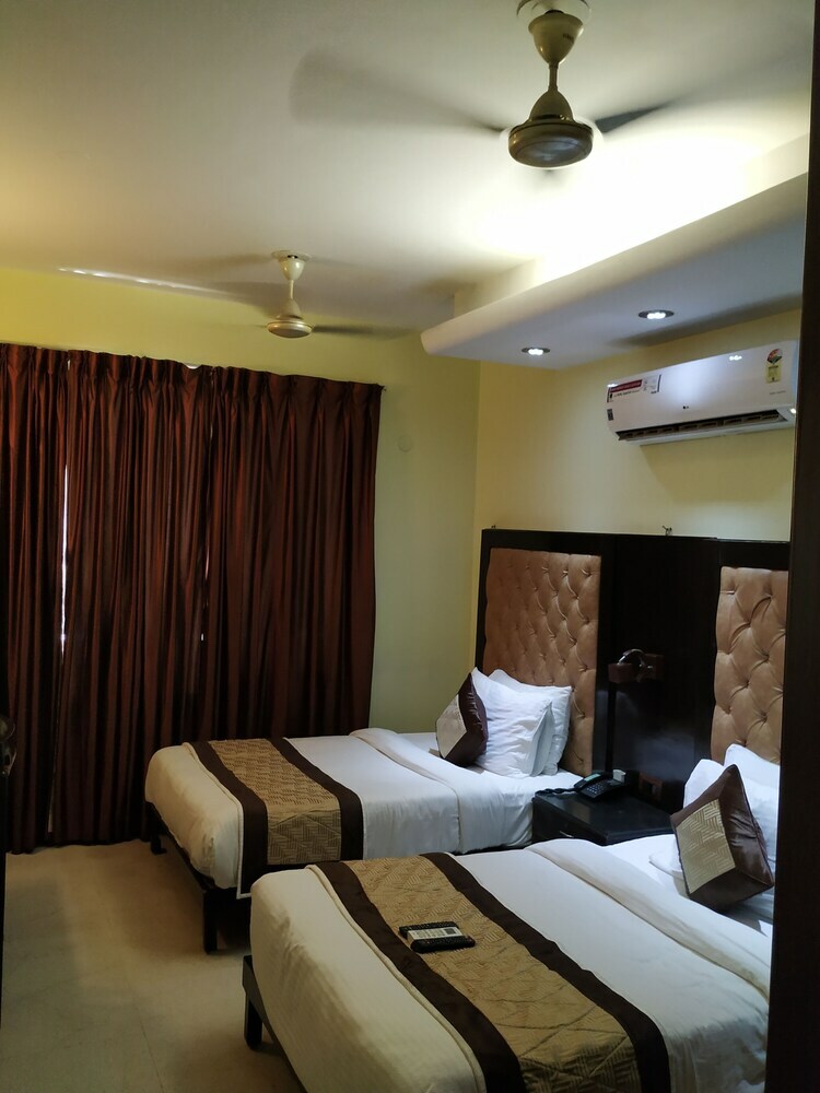 Hotel Sumedha Premium