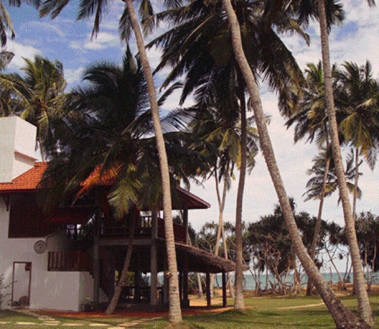 Hotel Sanjis The Seaside Cabanas
