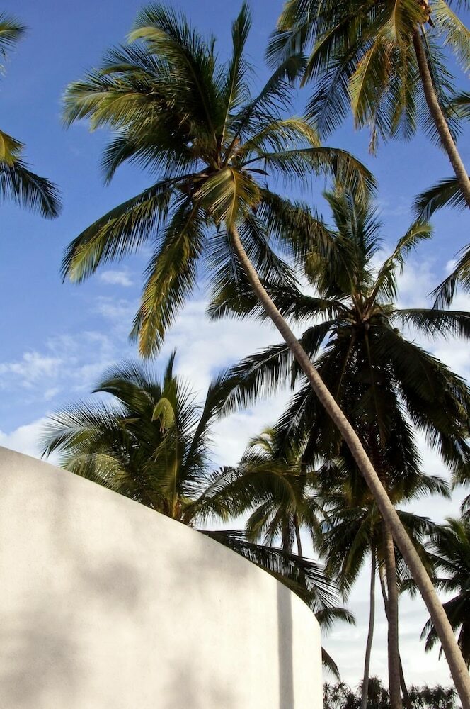 Hotel Sanjis The Seaside Cabanas