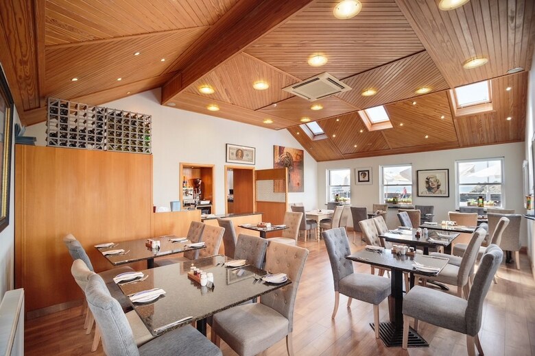 The Waterfront Hotel & Bistro