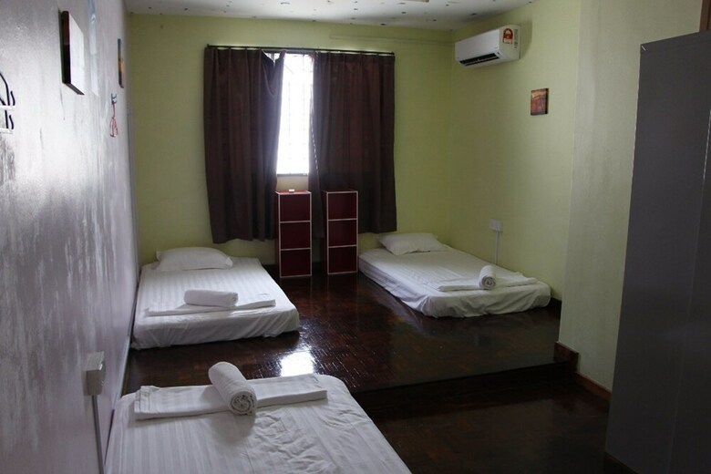 Hostal Three Little Birds Home - Hostel