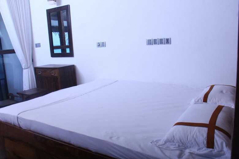 Love Birds Beach Hotel