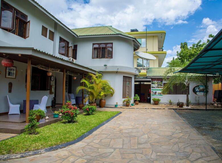 Hostal Saadani Tourist Center - Hostel