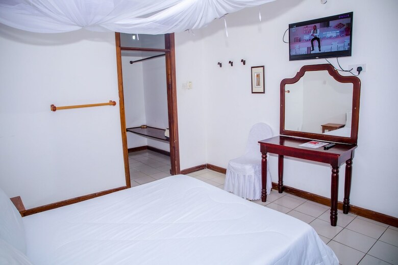 Hostal Saadani Tourist Center - Hostel