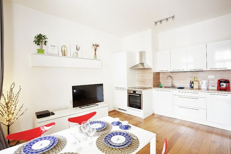 Charming Two-bedroom Apartment Next To The Emmaus Abbey