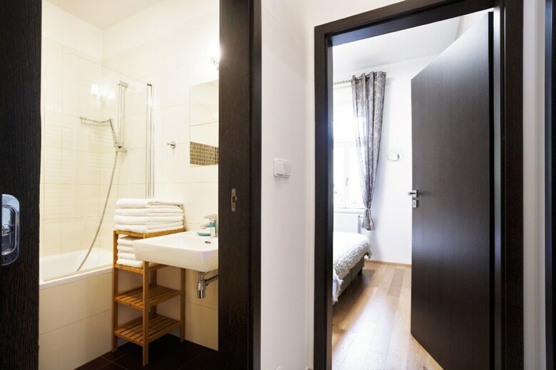 Charming Two-bedroom Apartment Next To The Emmaus Abbey