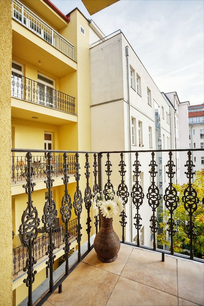 Charming Two-bedroom Apartment Next To The Emmaus Abbey