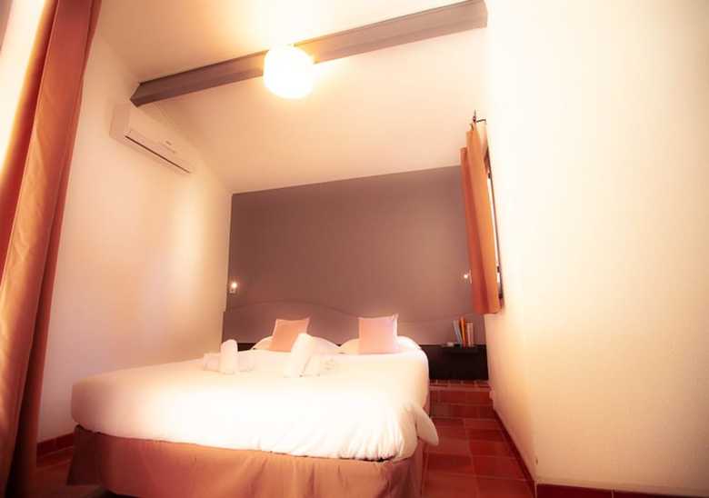 Marina Hotel Club