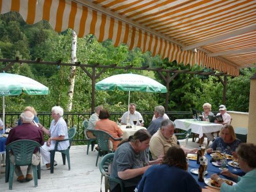 Hostal Hotel Waldhaus-hutzelh�h