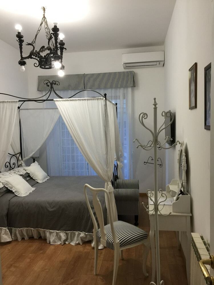 Hotel La Piazzetta Delle Regine