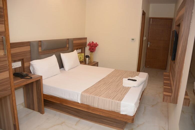 Hotel Golden Oasis Delhi