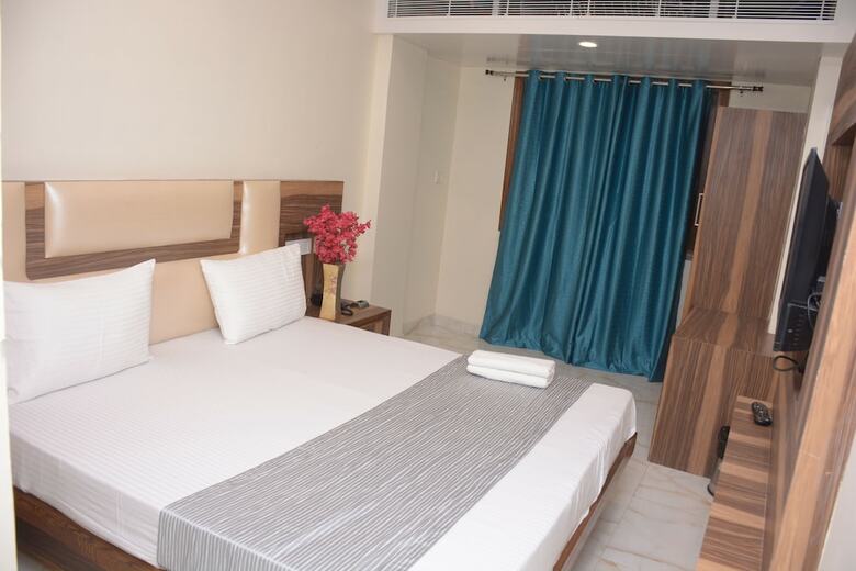 Hotel Golden Oasis Delhi