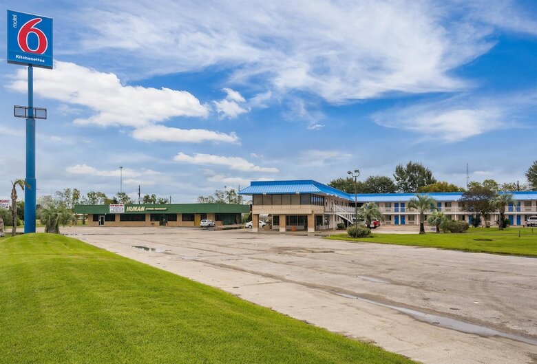 Motel 6 Winnie Tx