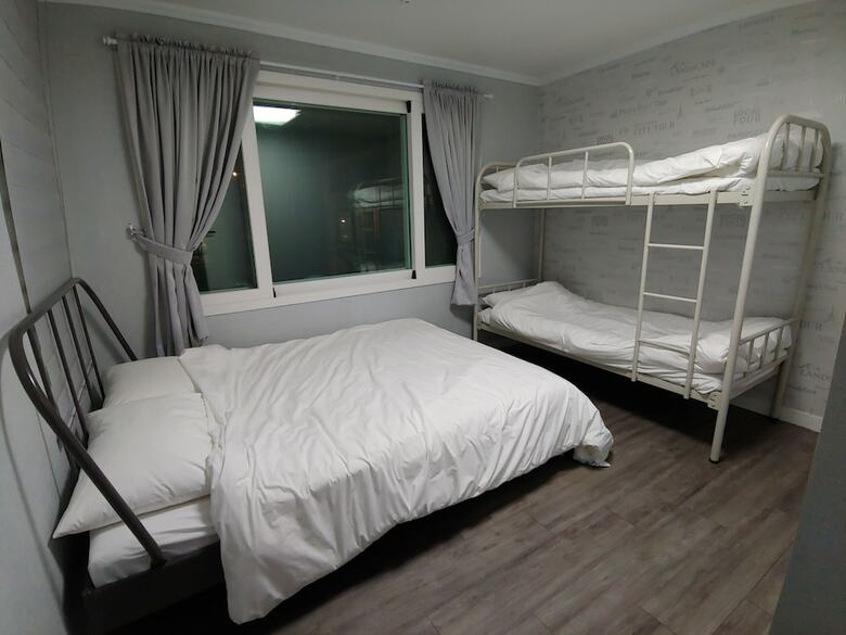 Hotel Slippers N Sippers Guesthouse