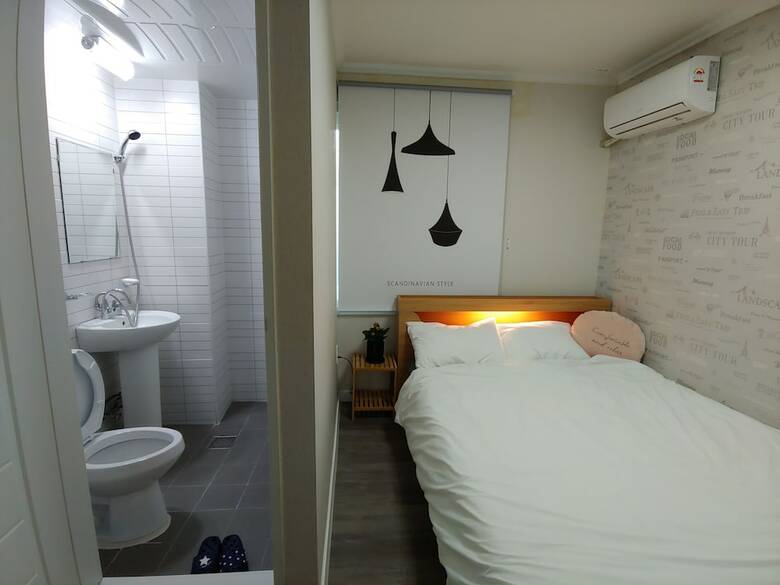 Hotel Slippers N Sippers Guesthouse