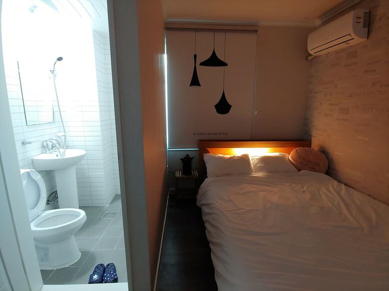 Hotel Slippers N Sippers Guesthouse