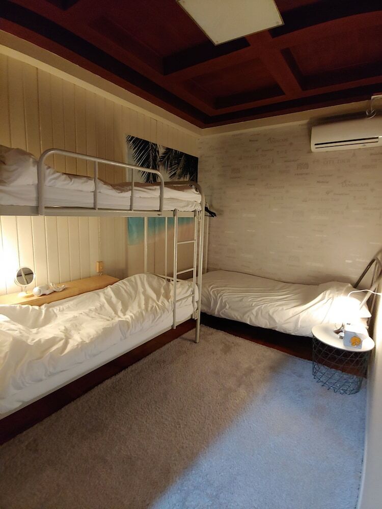 Hotel Slippers N Sippers Guesthouse