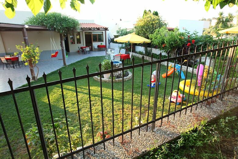 Bed & Breakfast Argiroupolis Maria Rooms
