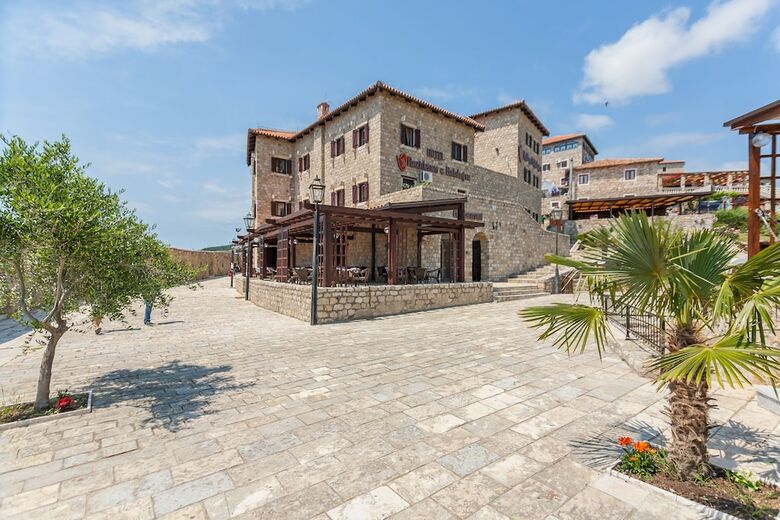 Hotel Kulla E Balshajve