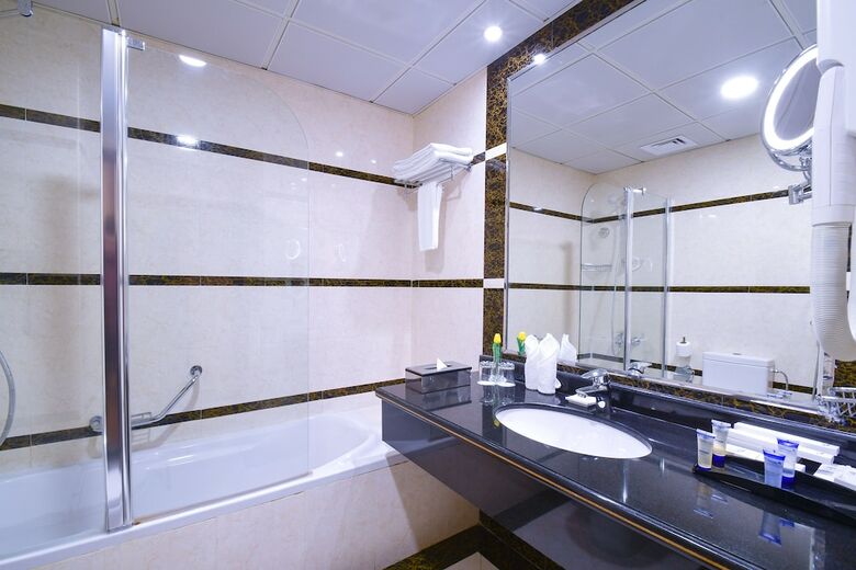 Hotel Golden Tulip Al Mektan