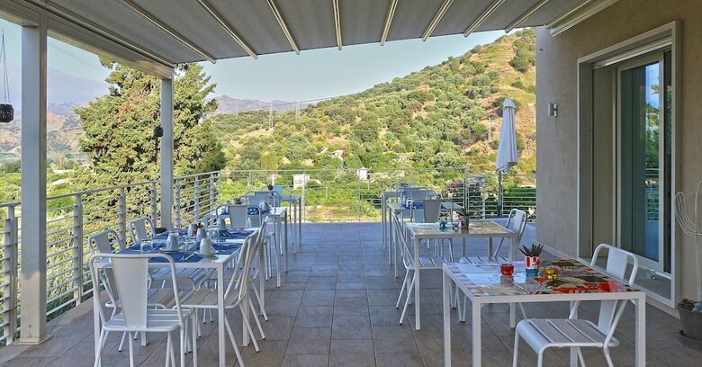 Hotel Sik� Holiday Home
