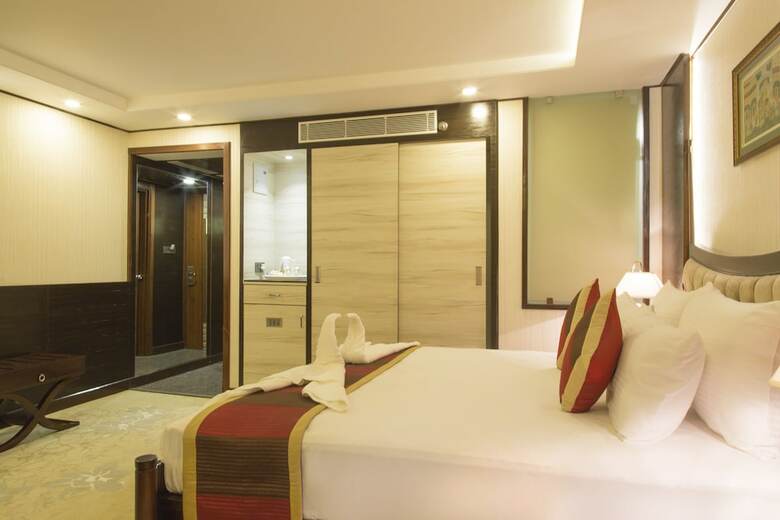 Hotel Polo Inn & Suites