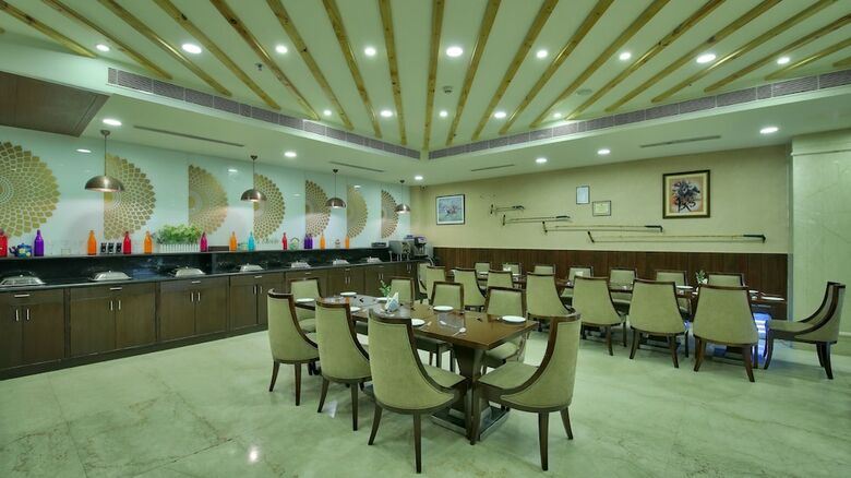 Hotel Polo Inn & Suites