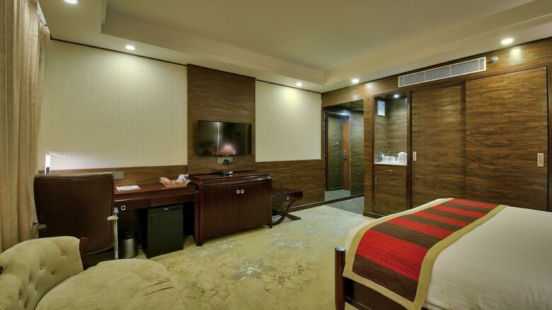 Hotel Polo Inn & Suites