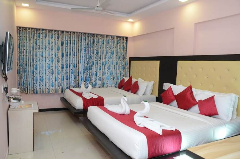 Hotel Sai Leela Grand