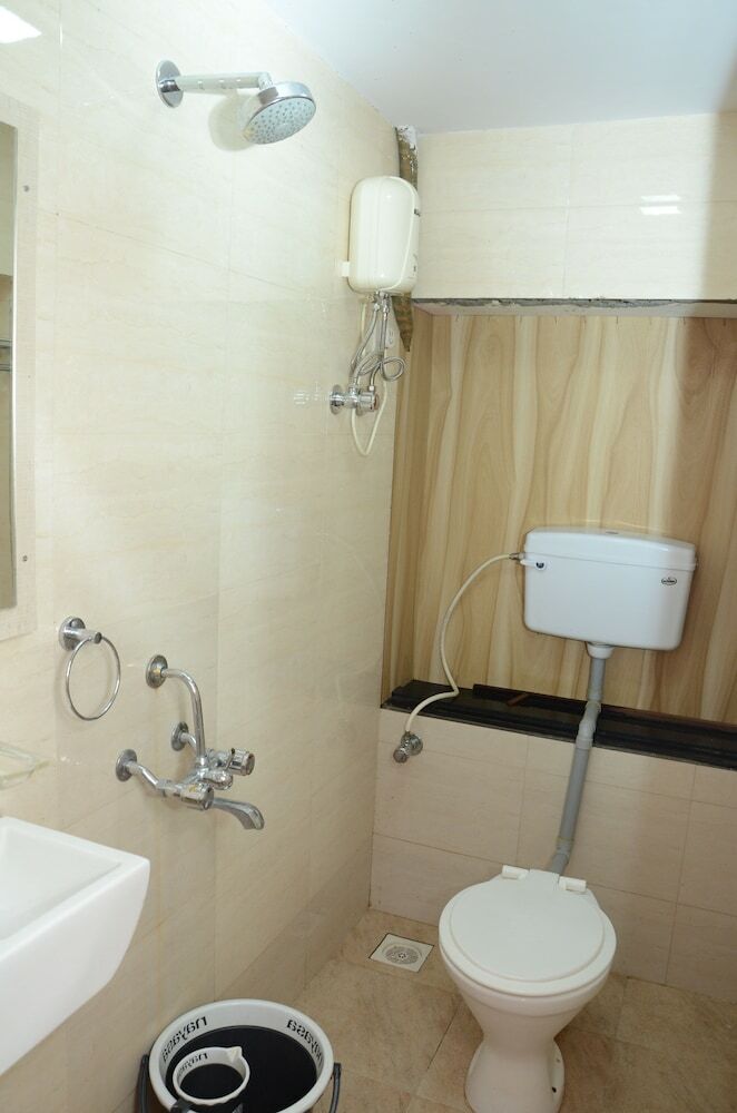 Hotel Sai Leela Grand
