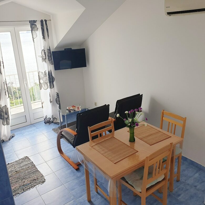 Apartments Lira
