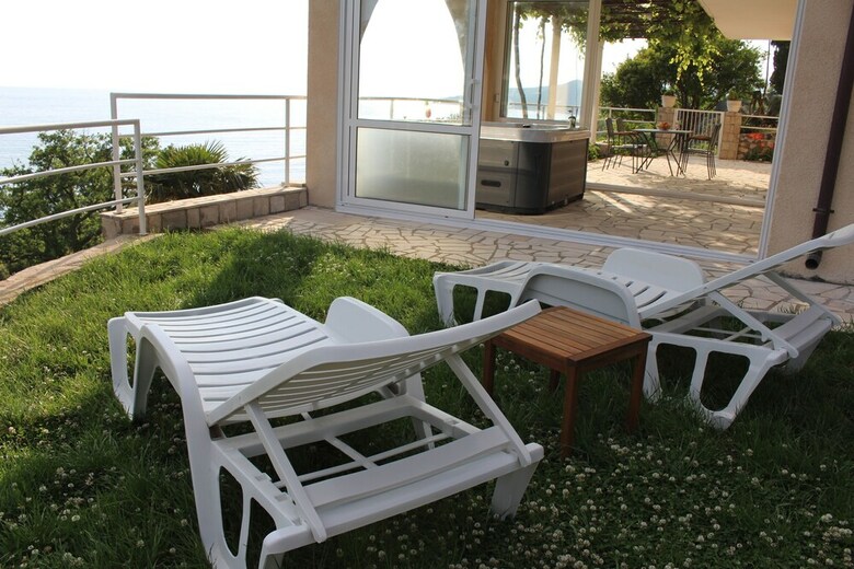 Apartments Lira