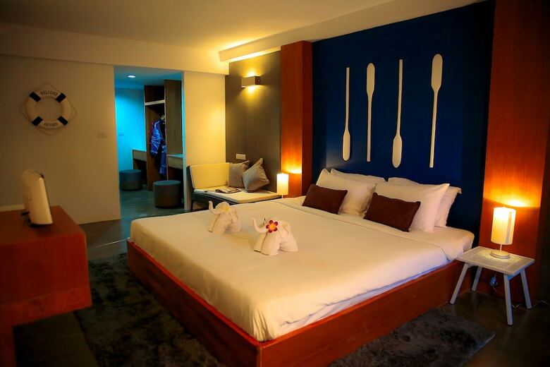 Hotel Pool Access By Punnpreeda Beach Resort
