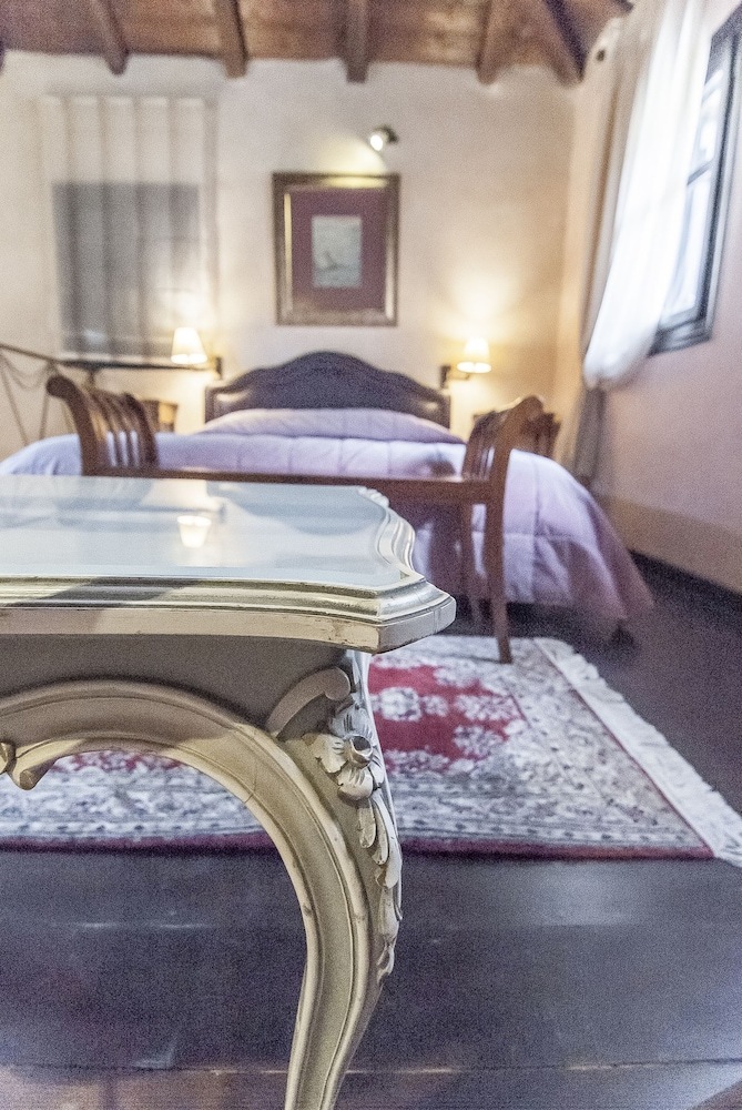 Hotel Ostra Mainalon Luxury Suites