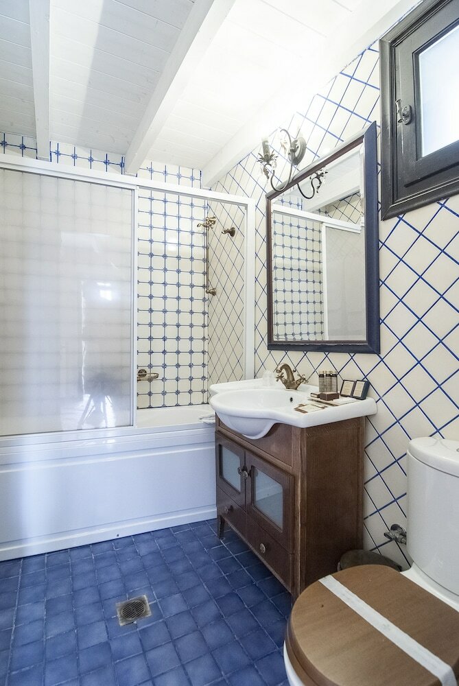 Hotel Ostra Mainalon Luxury Suites