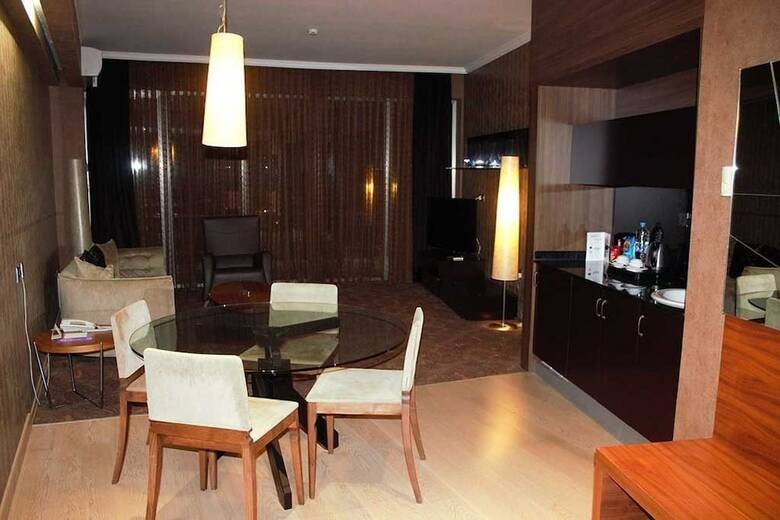 Malpas Hotel & Casino