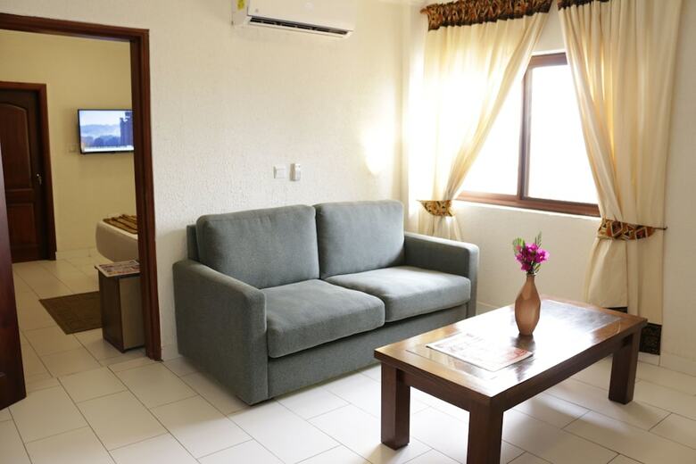 Coconut Grove Sakumono Hotel
