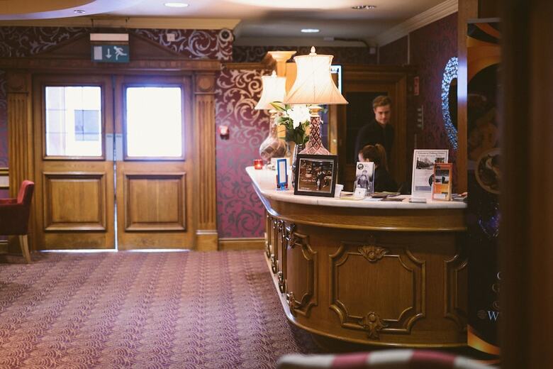Farnham Arms Hotel