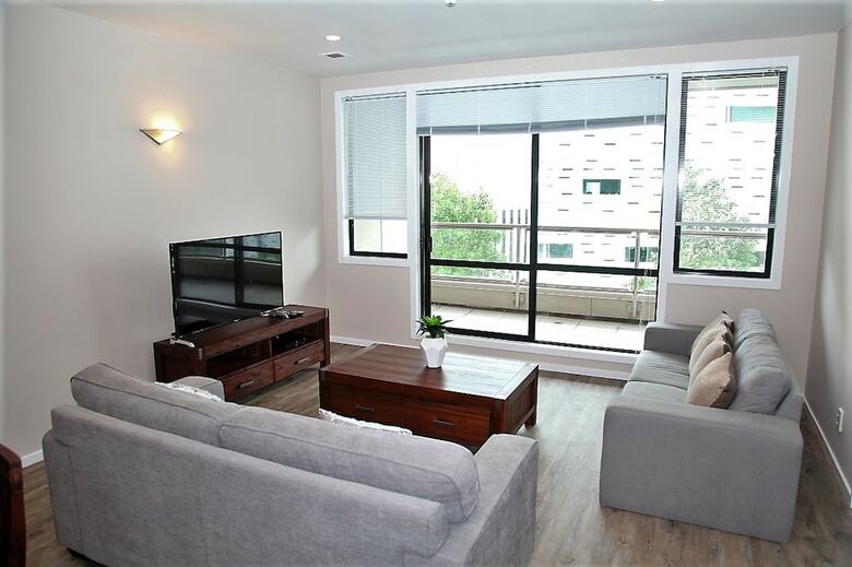Stylish Apartment Near Entertainment District