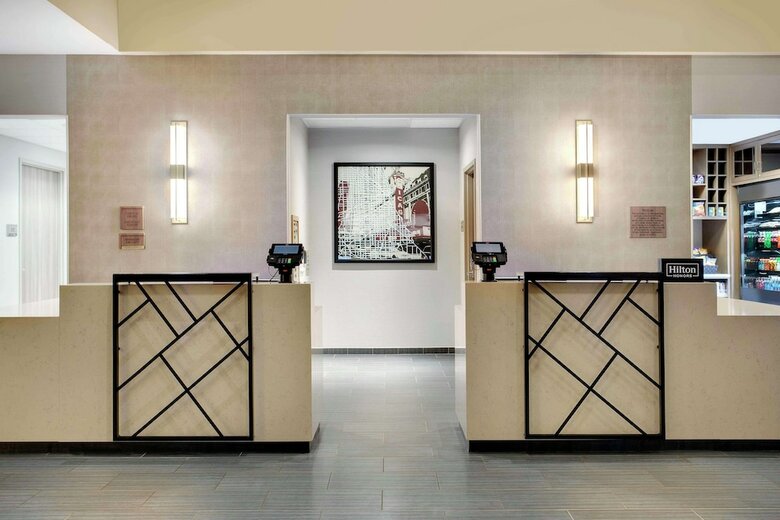 Hotel Doubletree By Hilton Chicago Midway Airport