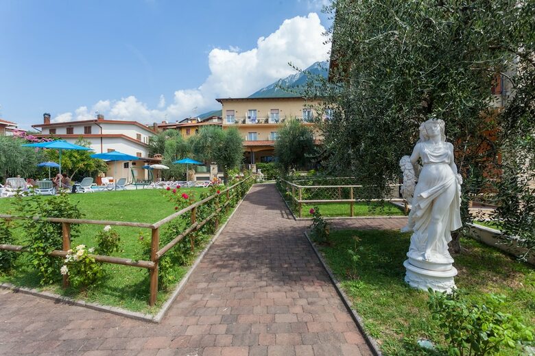 Villa Isabella Hotel & Residence