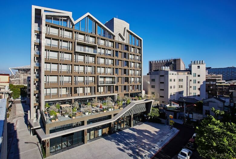 U.i.j Hotel & Hostel