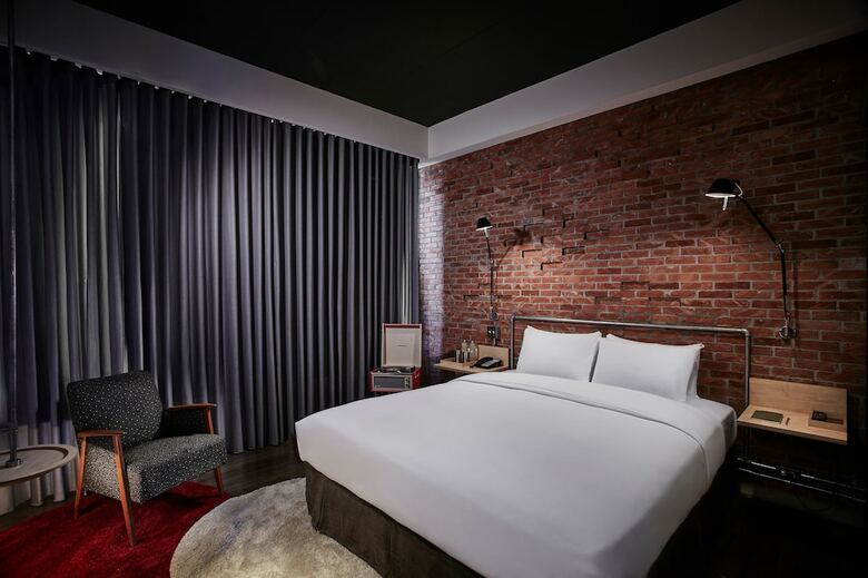U.i.j Hotel & Hostel