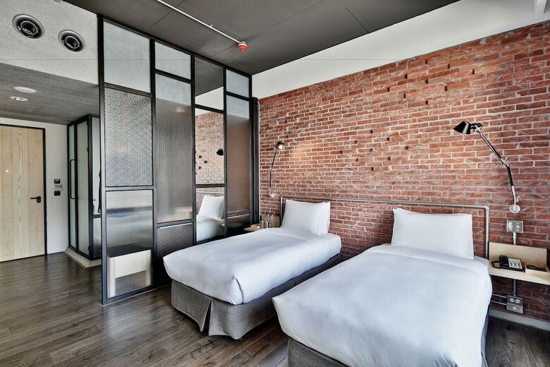 U.i.j Hotel & Hostel