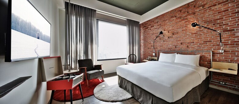 U.i.j Hotel & Hostel