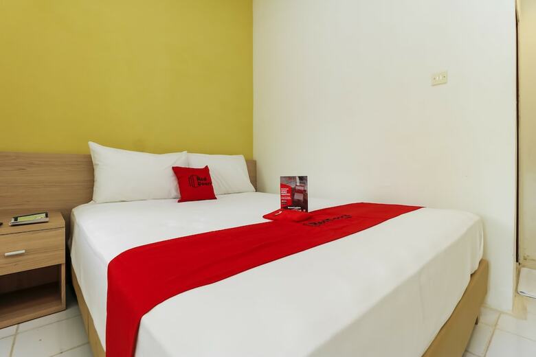 Hotel Reddoorz Plus @ Slamet Riyadi