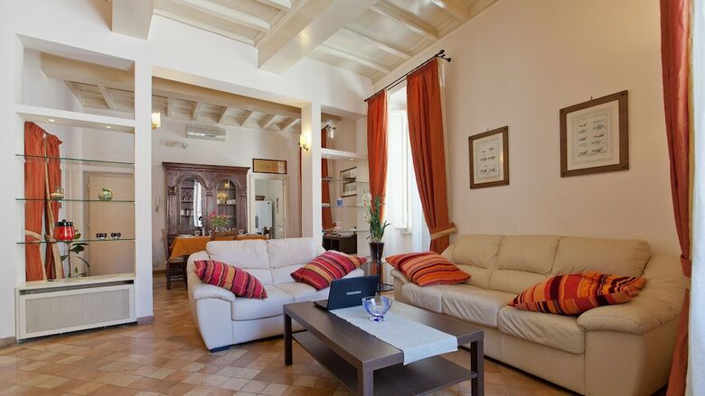 Apartamento Rental In Rome Crociferi 1