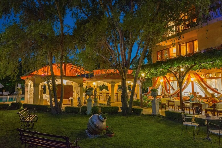 Golden Pearl Hotel